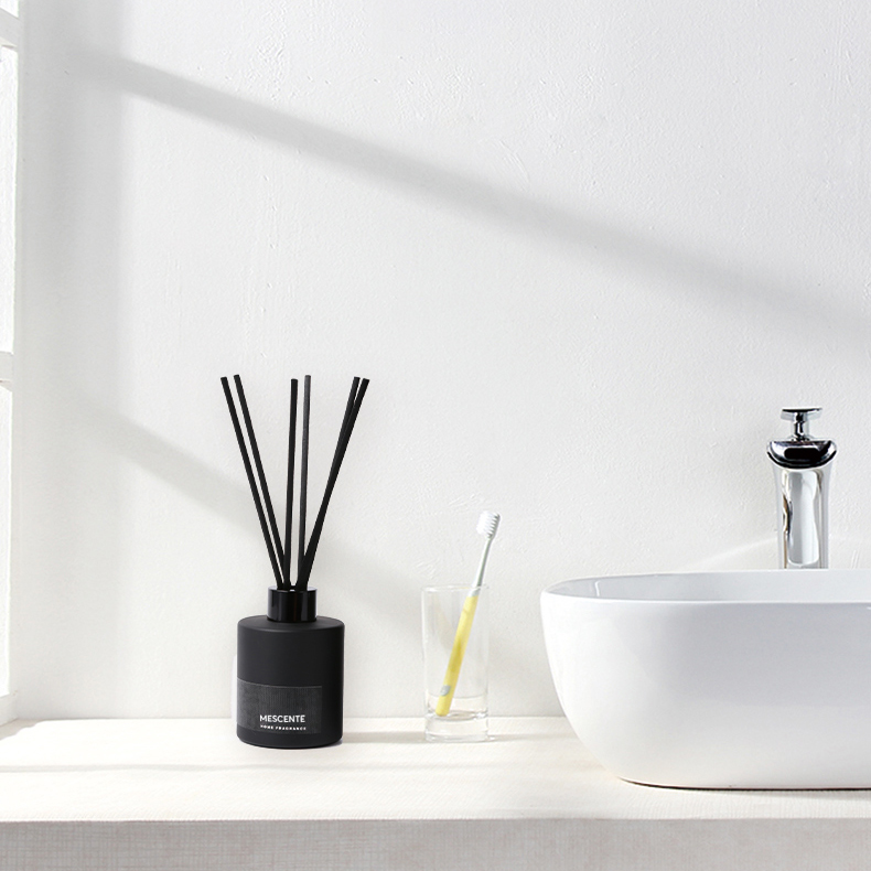 M&Scent Engros Luksus Private Label Dekorativ Flower Stick Fiber Reed Diffuser med prop
