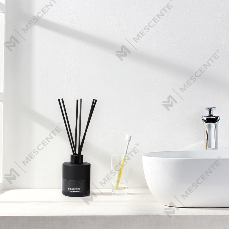 M&Scent Engros Luksus Private Label Dekorativ Flower Stick Fiber Reed Diffuser med prop