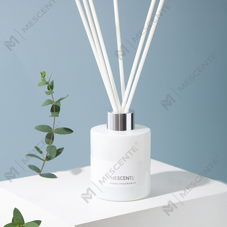 M&Scent Engros Luksus Private Label Dekorativ Flower Stick Fiber Reed Diffuser med prop