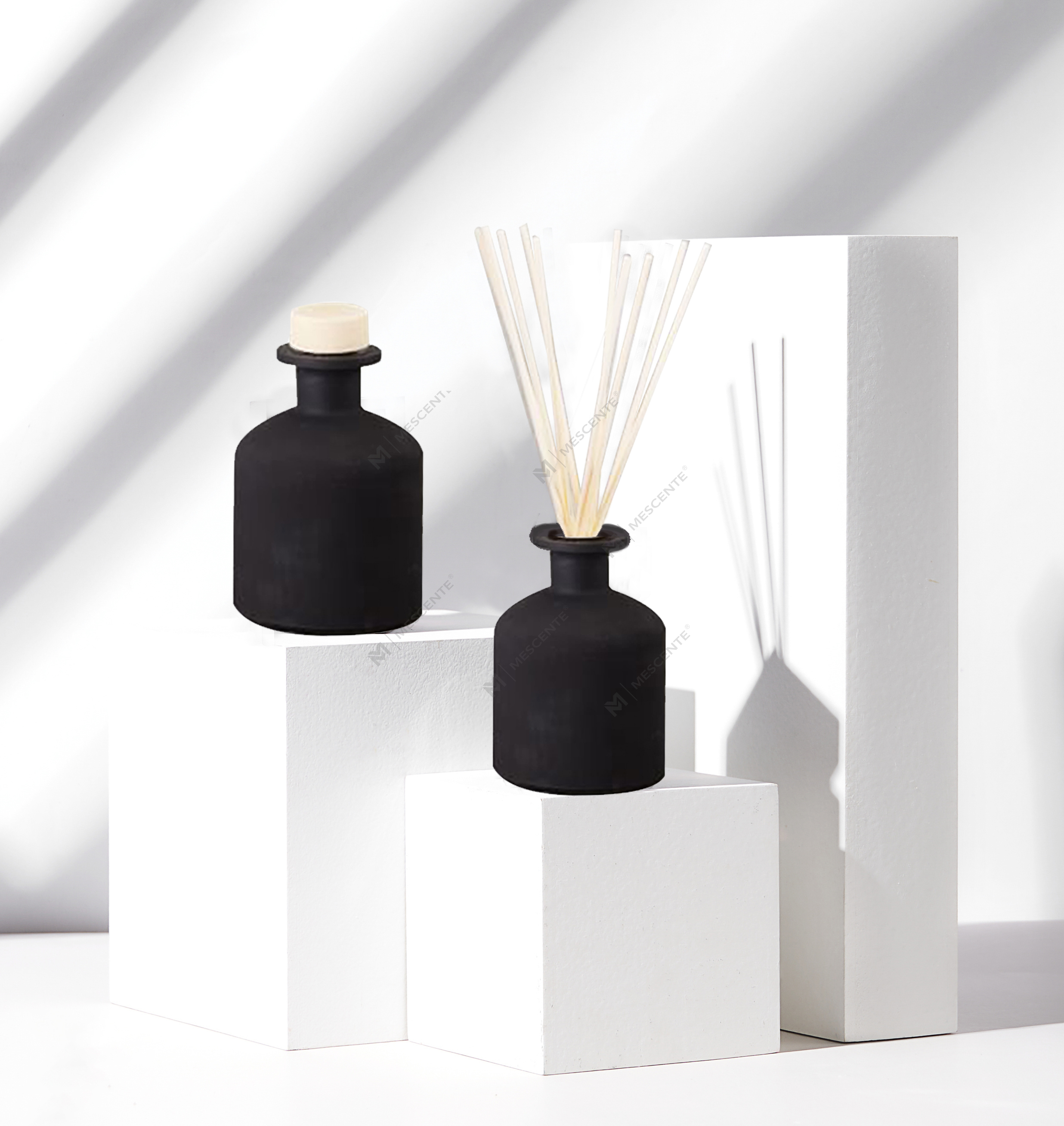 Mescente Luksus 180 ml tilpasset glasflaske Reed Diffuser til æterisk olie til hoteller
