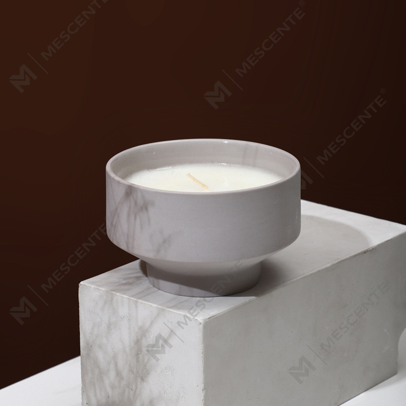 M&Scent Engros Custom Large Modern 3 Wick White Frosted Julelyskrukke med bambuslåg